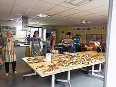 Ein Team von Köchinnen, aus einem sozialen Projekt im Rahmen von Rad2Citizen.