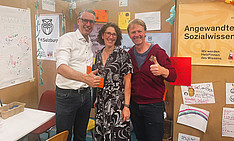 FH-Rektor Dominik Engel mit Julia Grasmann (Projektkoordinatorin FH Salzburg) und Thomas Schuster (Geschäftsführer Verein Spektrum).