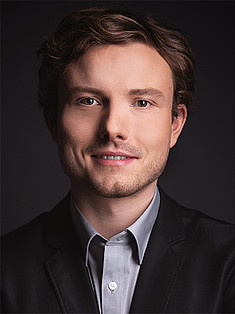 Porträt von: FH-Prof. Dr. Müller Julian, B.Sc., B.Sc., M.Sc., M.Sc.