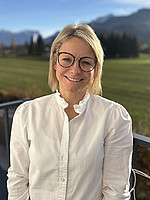 Porträt von: Hotze-Huynh Julia , BA