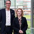 FH-Rektor Dominik Engel mit Bundesministerin Eva-Maria Holzleitner.