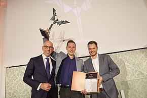 David Riedl und Laurenz Sutterlüty gewinnen den Wikarus in der Kategorie Beste Unternehmensgründung.