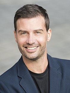 Porträt von: FH-Prof. Mag. Dr. Egger Roman