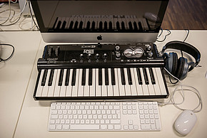 Klaviertastatur verbunden mit Computer