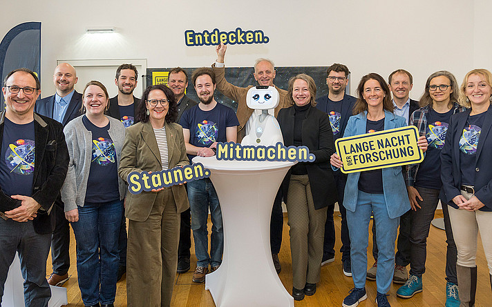 Forschende aus zehn Salzburger Forschungseinrichtungen gaben einen Vorgeschmack auf die Lange Nacht der Forschung im April (c) Land Salzburg/Neumayr/Leopold