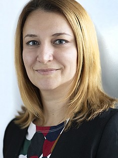 Porträt von: FH-Prof. Dipl. DesignerIn Schneider-Kirjuchina Viktoria