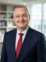 Porträt von: FH-Prof. Mag. Dr. Kathan Markus