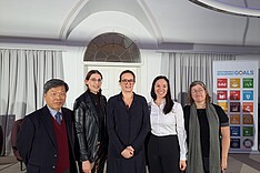 Katrin Rossmann und Sabrina Stattmann mit dem ständigen Vertreter der Republik Korea bei den Vereinten Nationen in Wien und einer Vertreterin der UNESCO.