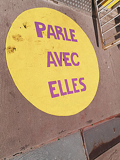 Das Logo des Vereins "Parle avec elles", der sich gegen Gewalt gegen Frauen richtet. 