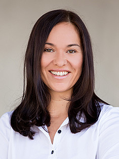 Porträt von: Mag. Mag. (FH) Dr. Rossmann Katrin