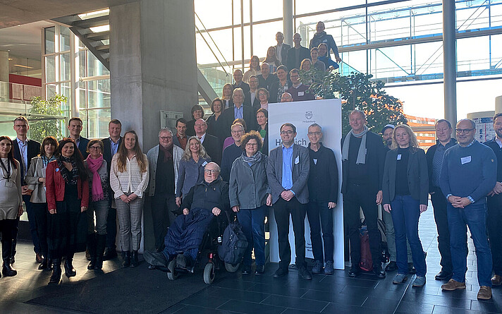 Die Teilnehmer*innen beim 8. Fachkongress der Internationalen Arbeitsgemeinschaft Sozialwirtschaft/Sozialmanagement (INAS e.V.) an der FH Salzburg. 