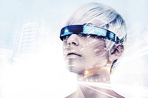 Kopf mit einer Datenbrille, überlagert von Bildern