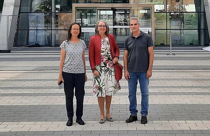 Ulrike Szigeti (Mitte), FH-Vizerektorin und Leiterin Internationales an der FH Salzburg begrüßte Yael Eylat Van-Essen und Udi Cramsky vom Holon Institute of Technology, Tel Aviv.