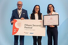 Léona Lavenka and Nieke Dieteren at the award ceremony. © ÖW/Jürg Christandl