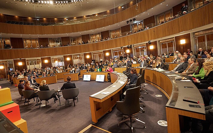 Podiumsdiskussion mit Nationalratsabgeordneten und UniNEtz Vertreter*innen (© Parlamentsdirektion/Thomas Topf)