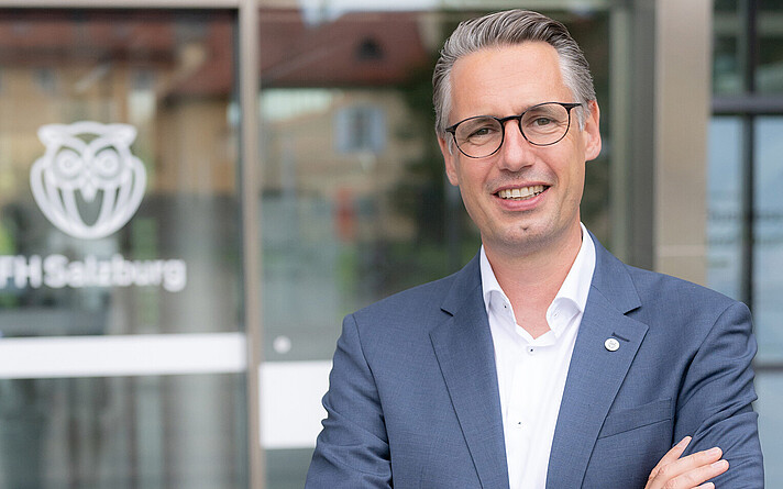 Dominik Engel ist neuer wissenschaftlicher Geschäftsführer der FH Salzburg. (©FH Salzburg/Hannelore Kirchner)