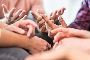 Großaufnahme Hände in Bewegung