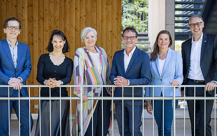 Die Salzburger Rektor*innen (v.l.n.r.): Franz Huber (Privatuniversität Schloss Seeburg), Annemarie Weißenbacher (Paracelsus Medizinische Privatuniversität), Constanze Wimmer (Universität Mozarteum Salzburg), Bernhard Fügenschuh (Universität Salzburg), Daniela Martinek (Pädagogische Hochschule Salzburg), Dominik Engel (FH Salzburg) 