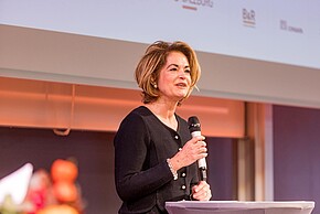 MR Dr. Ulrike Unterer, Vizepräsidentin der Christian Doppler Forschungsgesellschaft und Abteilungsleiterin Schlüsseltechnologien im Bundesministerium für Arbeit und Wirtschaft (BMAW). (©FH Salzburg/wildbild)